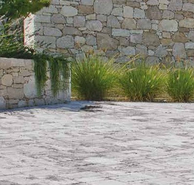 Fornitura e posa di pavimentazioni esterne